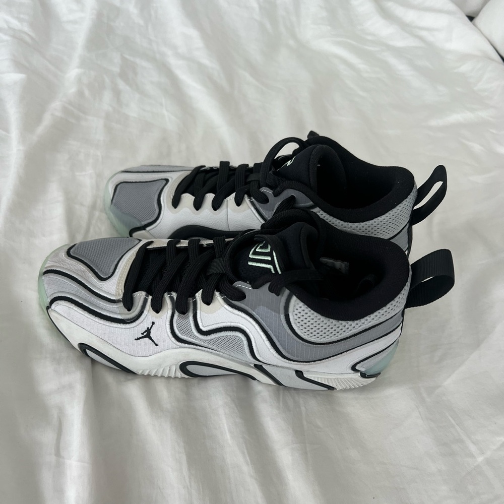 Jordan Women's Sneakers in Black, White, and Gray